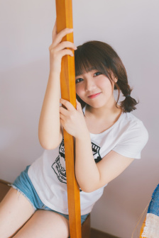 做丰满漂亮的女学生