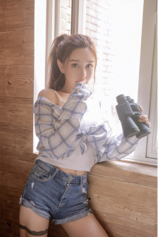 少妇一边喂奶一边跟我做