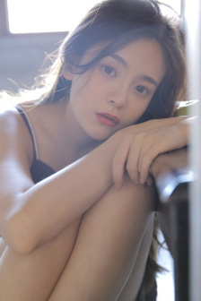 打扑克的男女
